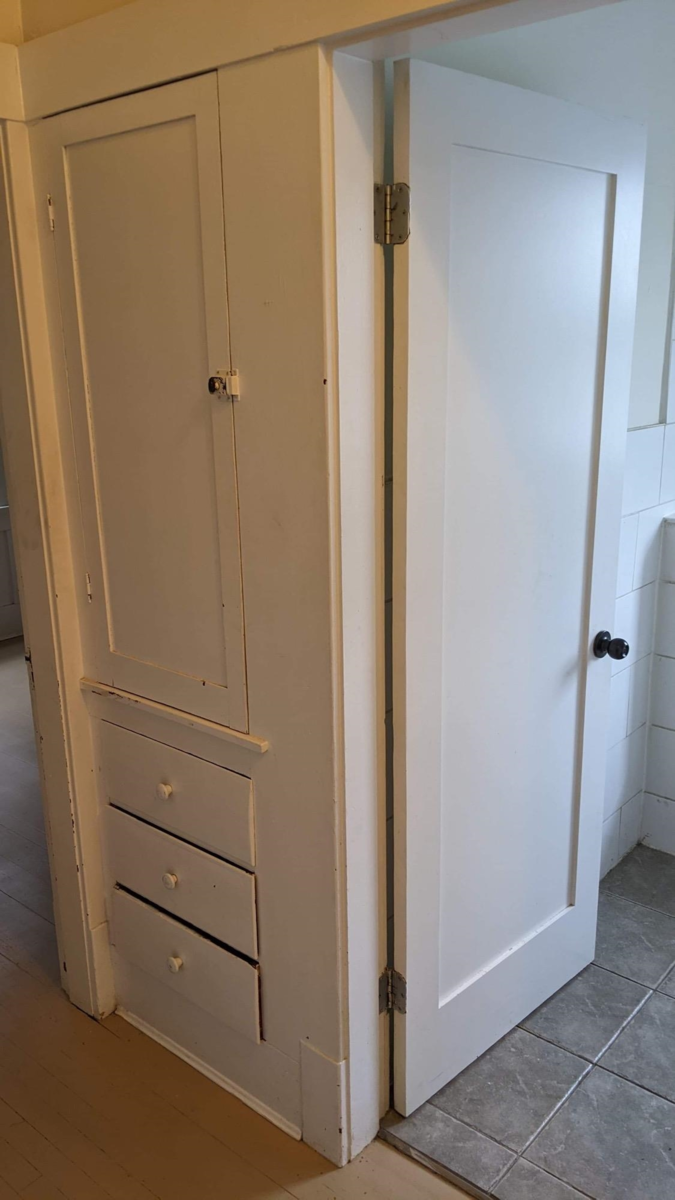 Kitchen Island Photo of 33913 Pine Street, Abbotsford, BC