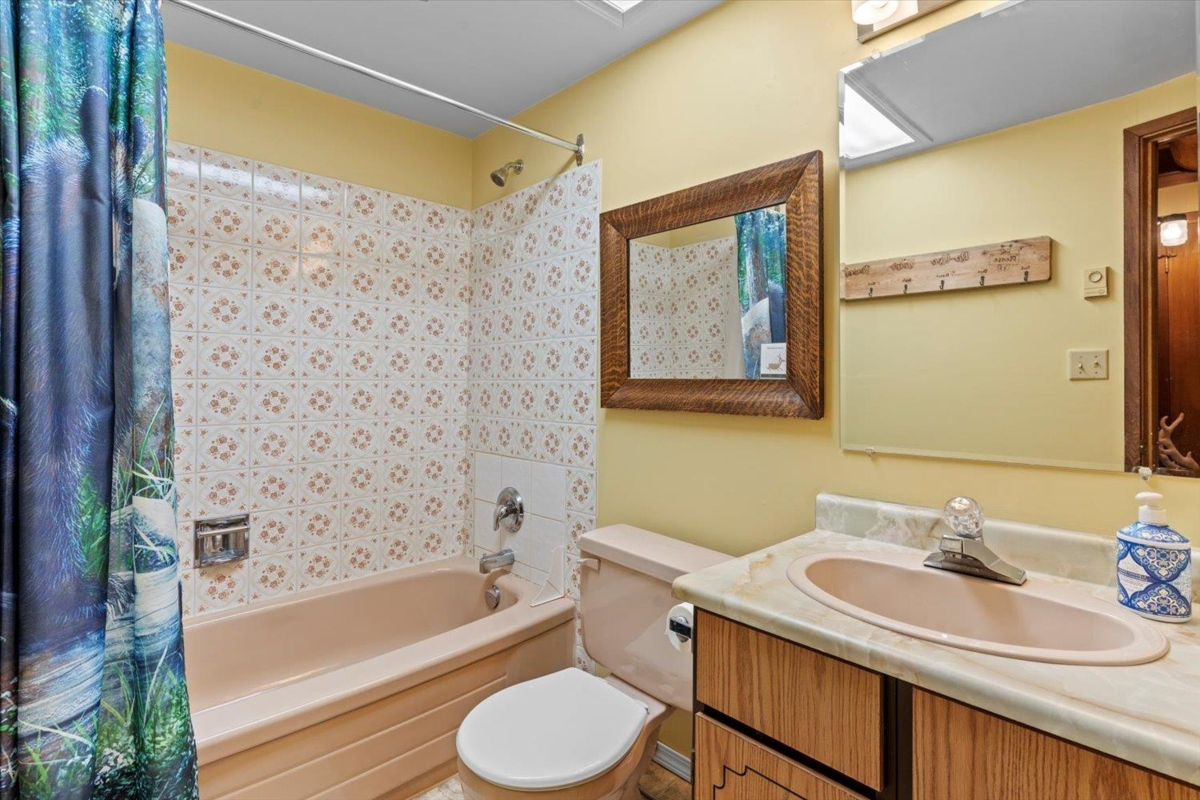 Basement Recreation Room Photo of 2 20649 Edelweiss Drive, Agassiz, BC