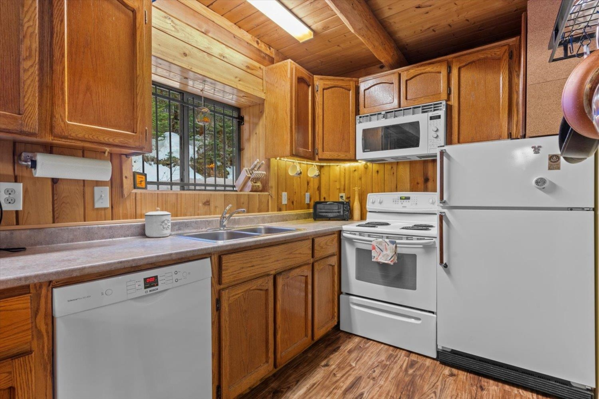 Bedroom 2 Photo of 2 20649 Edelweiss Drive, Agassiz, BC