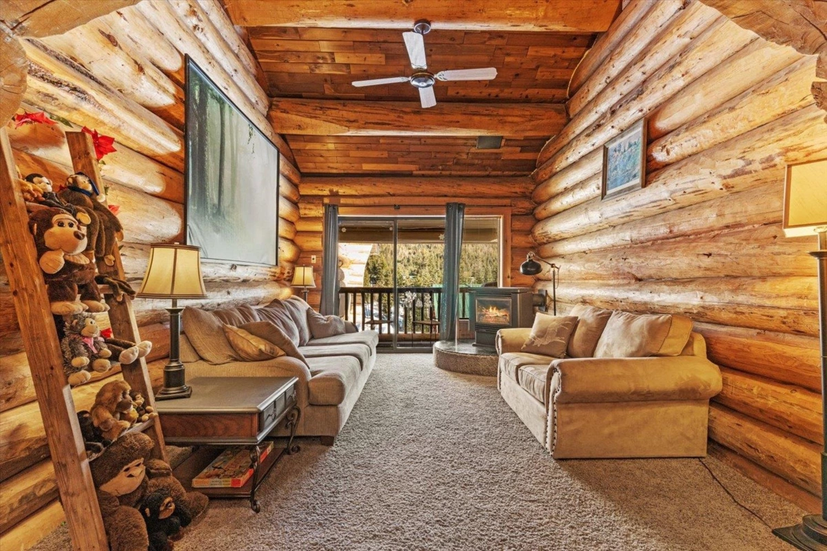 Breakfast Nook Photo of 2 20649 Edelweiss Drive, Agassiz, BC
