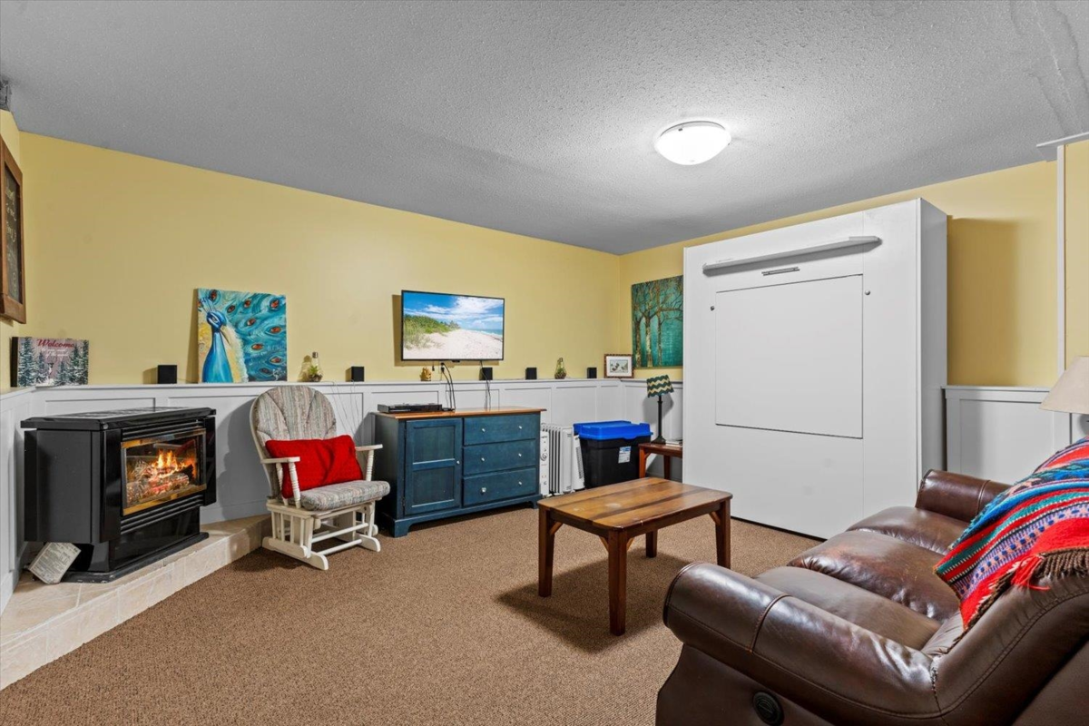 Entry Foyer Photo of 2 20649 Edelweiss Drive, Agassiz, BC