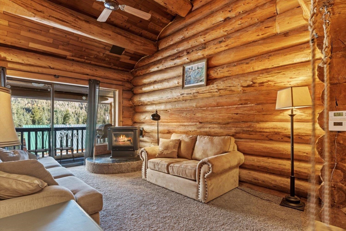 Family Room Photo of 2 20649 Edelweiss Drive, Agassiz, BC