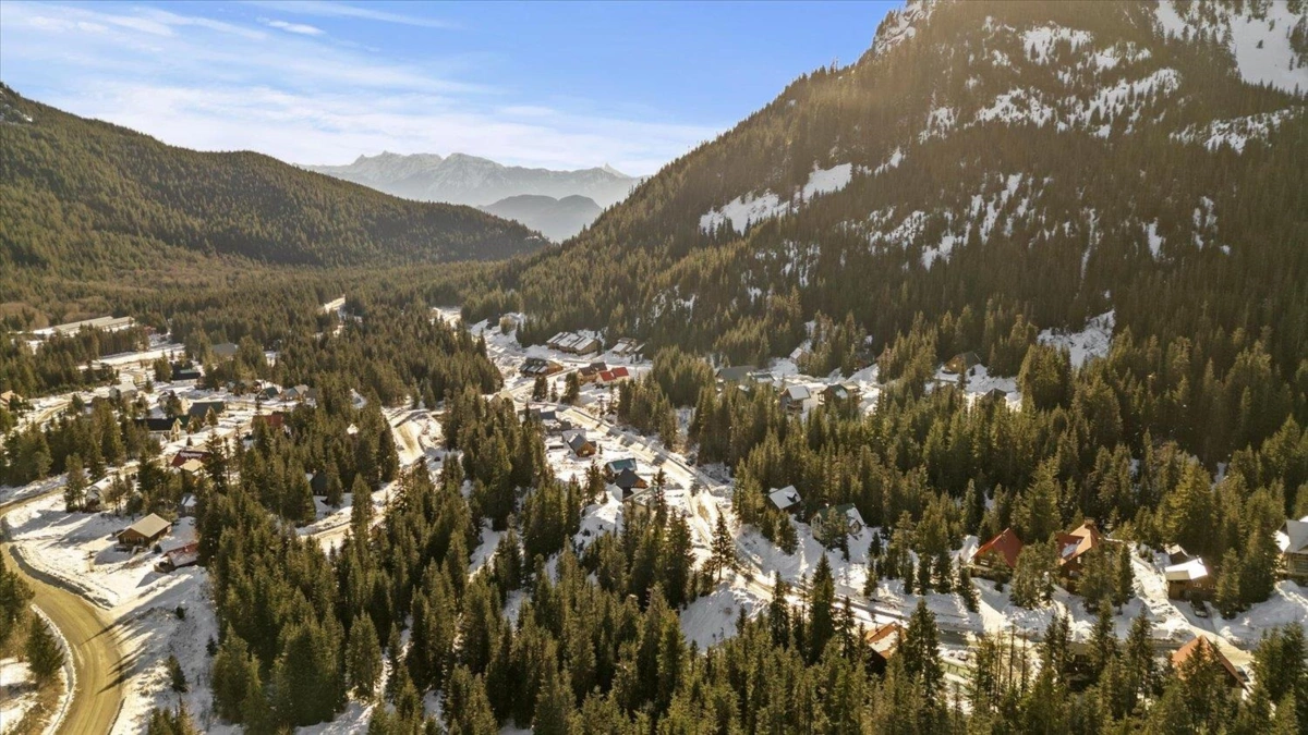 Front Yard Photo of 2 20649 Edelweiss Drive, Agassiz, BC