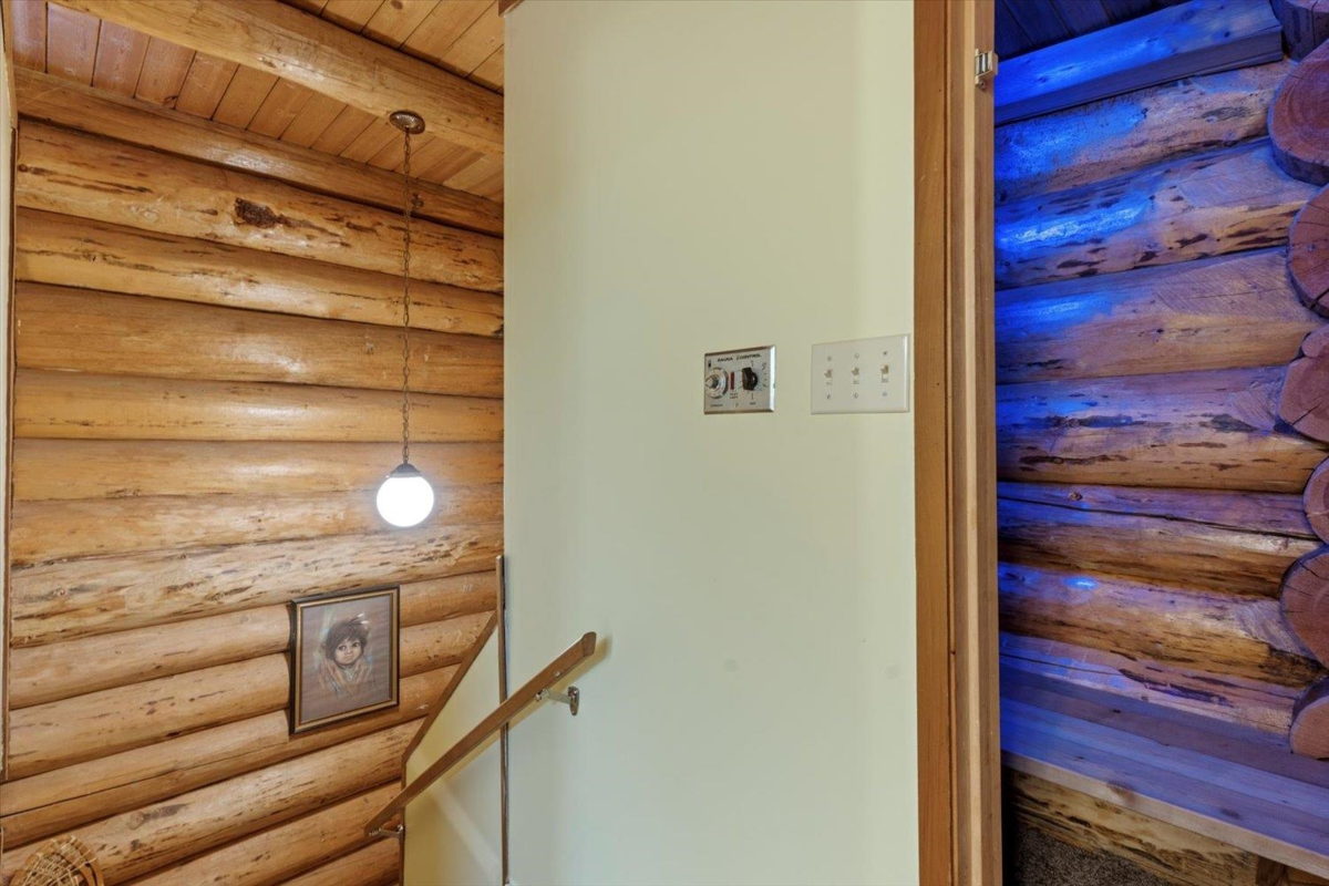 Guest Bathroom Photo of 2 20649 Edelweiss Drive, Agassiz, BC