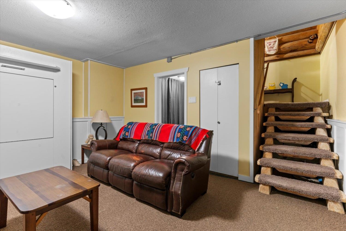 Mudroom Photo of 2 20649 Edelweiss Drive, Agassiz, BC
