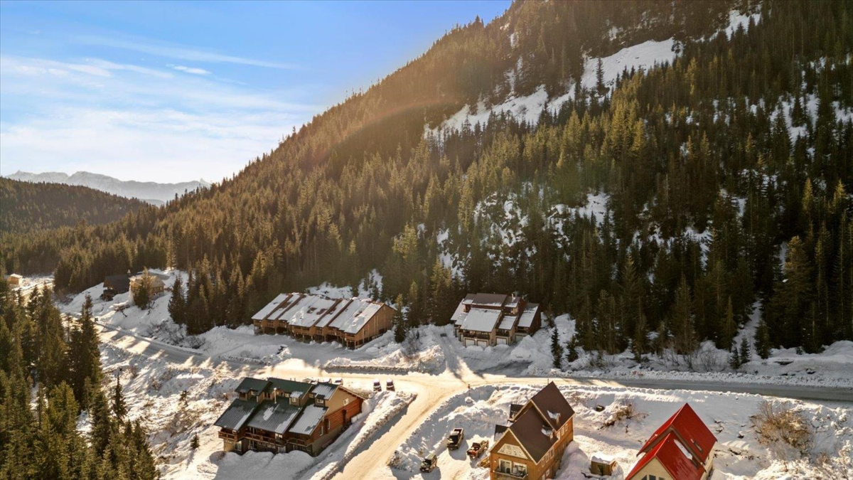 Outdoor Deck Photo of 2 20649 Edelweiss Drive, Agassiz, BC