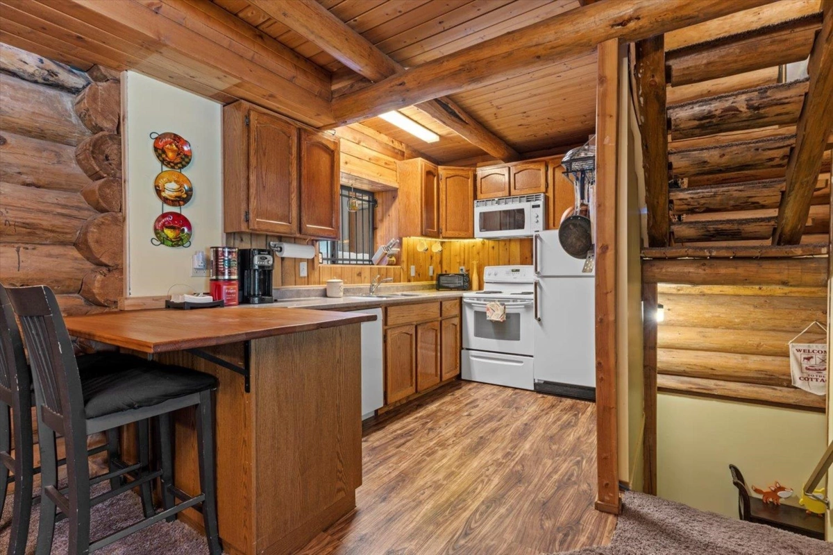 Primary Bathroom Photo of 2 20649 Edelweiss Drive, Agassiz, BC