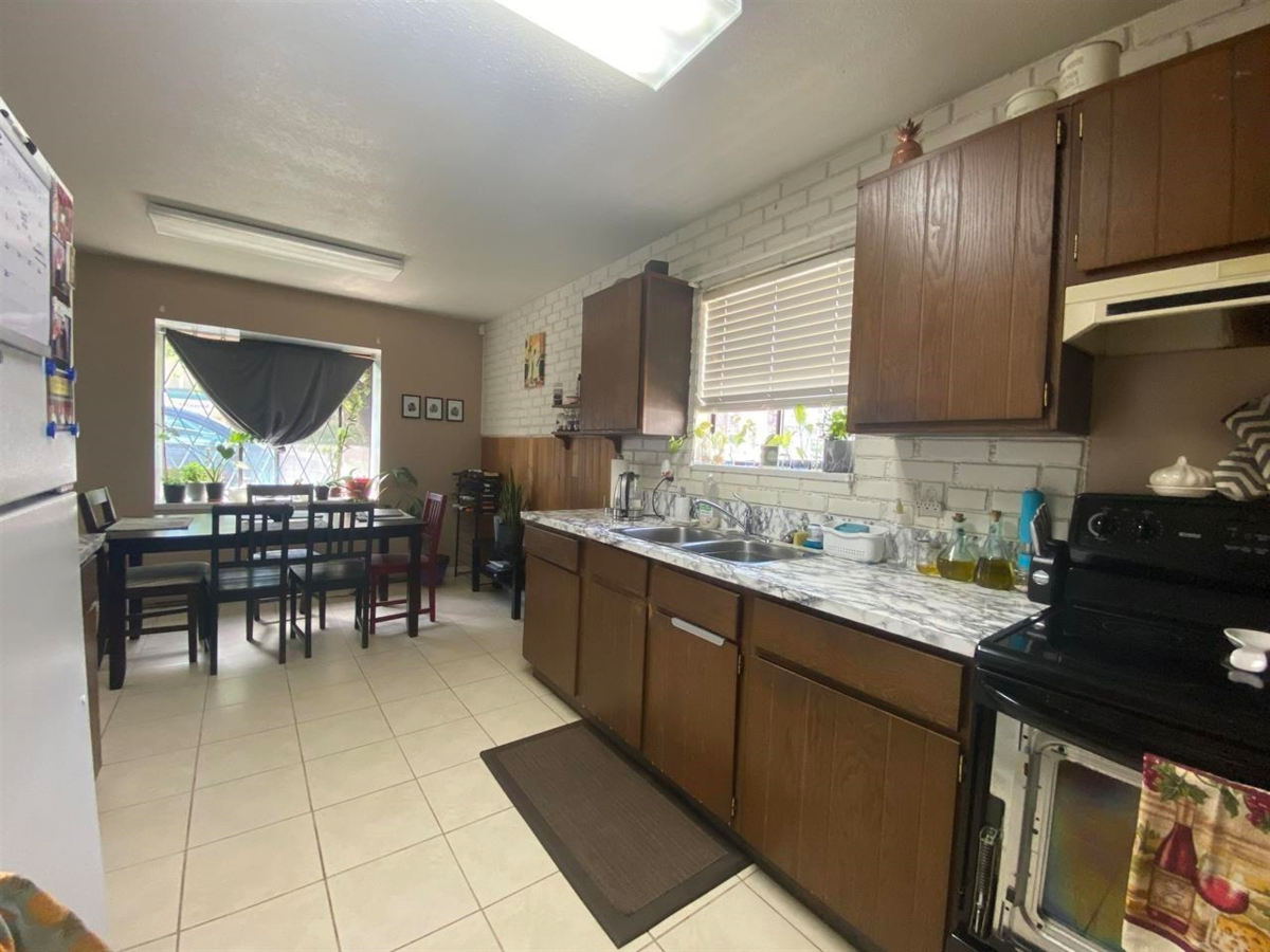 Family Room Photo of 32525 George Ferguson Way, Abbotsford, BC