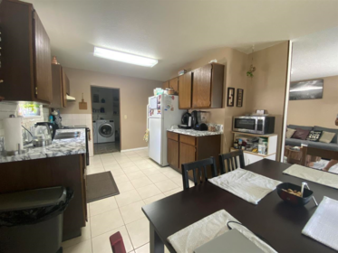 Dining Area Photo of 32525 George Ferguson Way, Abbotsford, BC