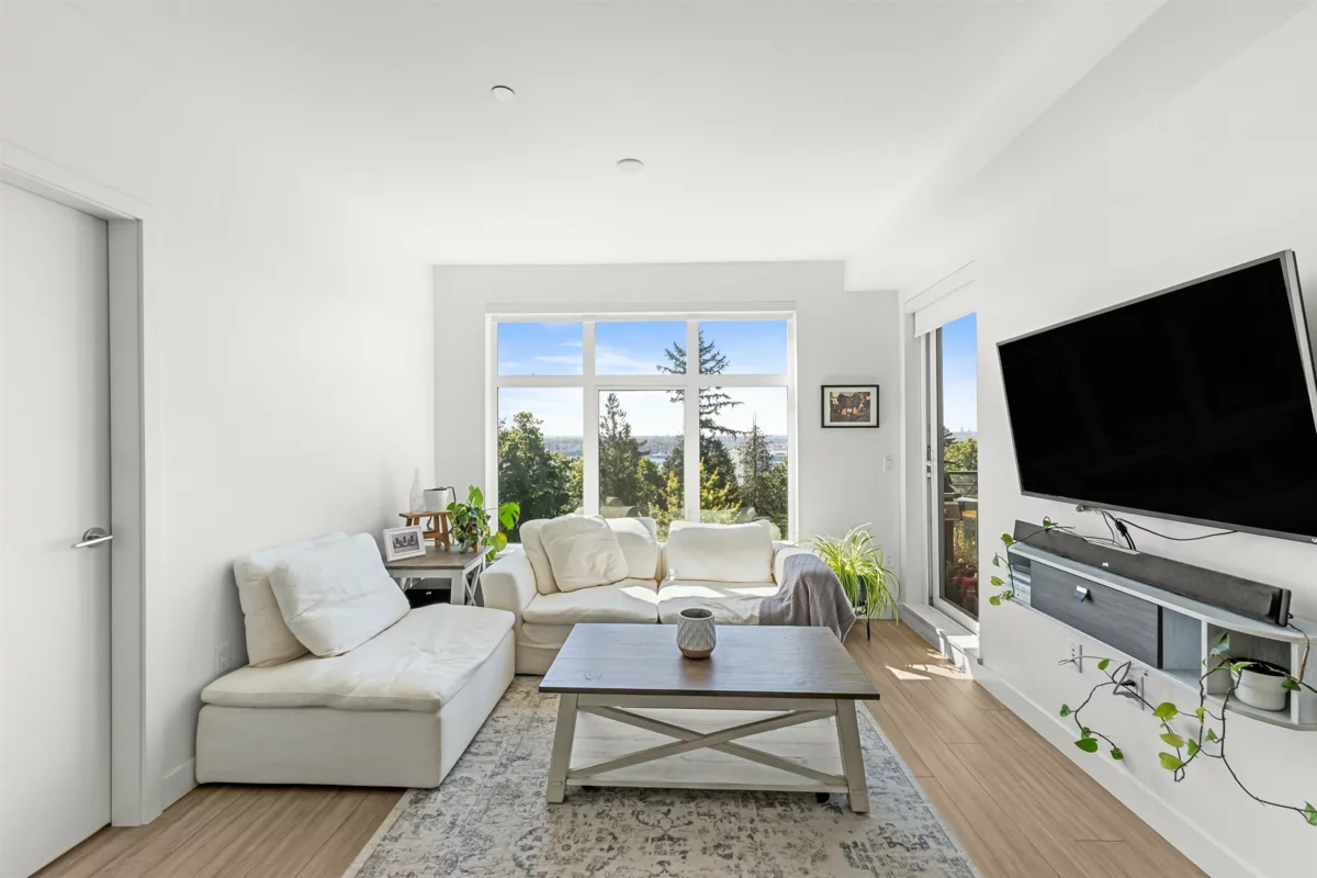 Breakfast Nook Photo of 407 733 E 3rd Street, North Vancouver, BC