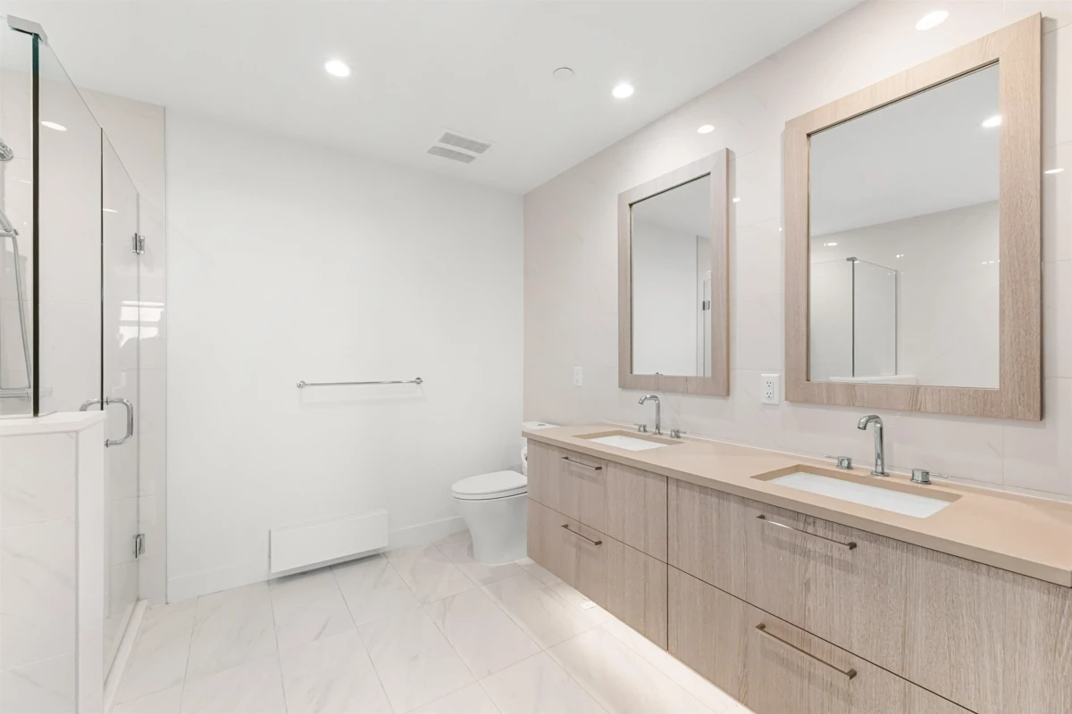 Entry Foyer Photo of 407 733 E 3rd Street, North Vancouver, BC