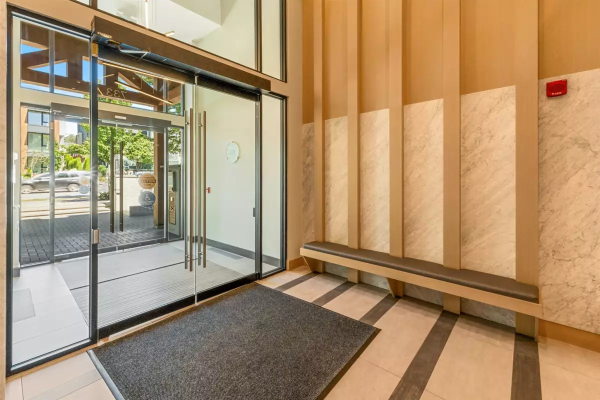 Front Yard Photo of 407 733 E 3rd Street, North Vancouver, BC