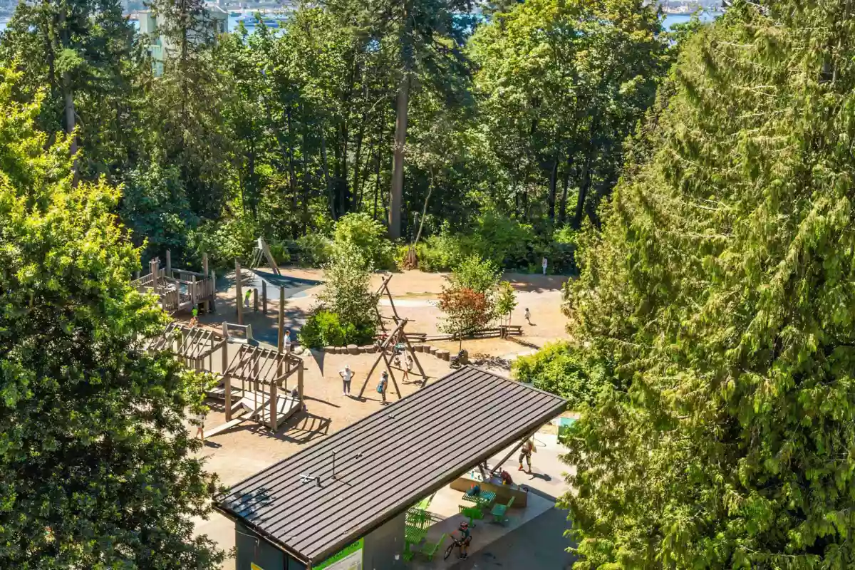 Garden / Landscaping Photo of 407 733 E 3rd Street, North Vancouver, BC