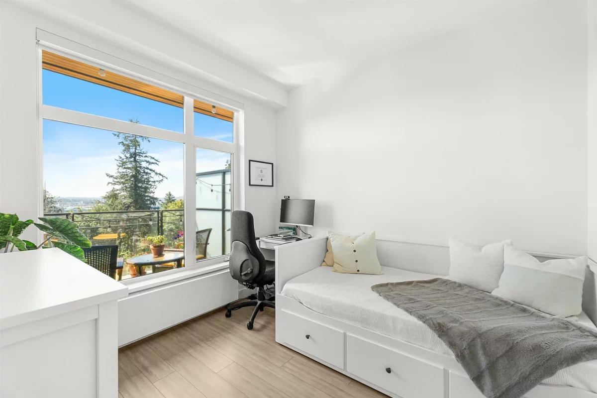 Guest Bathroom Photo of 407 733 E 3rd Street, North Vancouver, BC