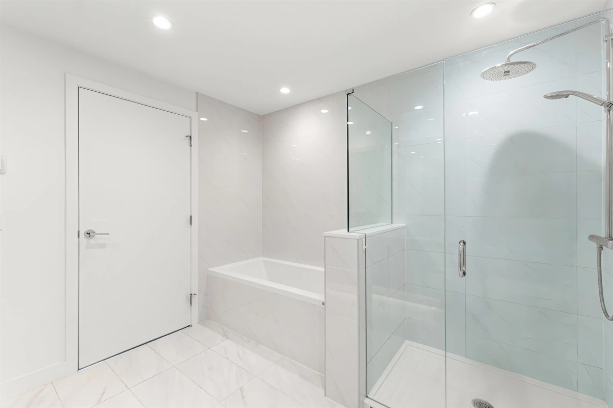 Hallway Photo of 407 733 E 3rd Street, North Vancouver, BC