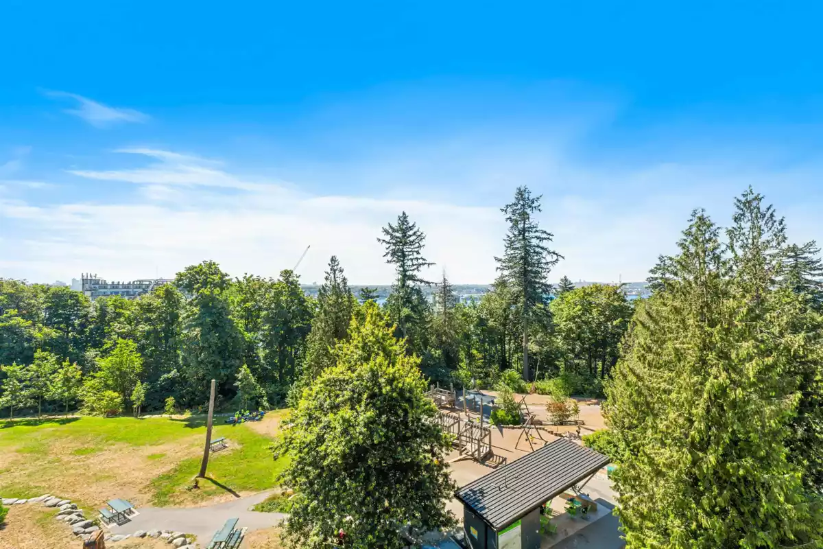 Hot Tub / Spa Photo of 407 733 E 3rd Street, North Vancouver, BC