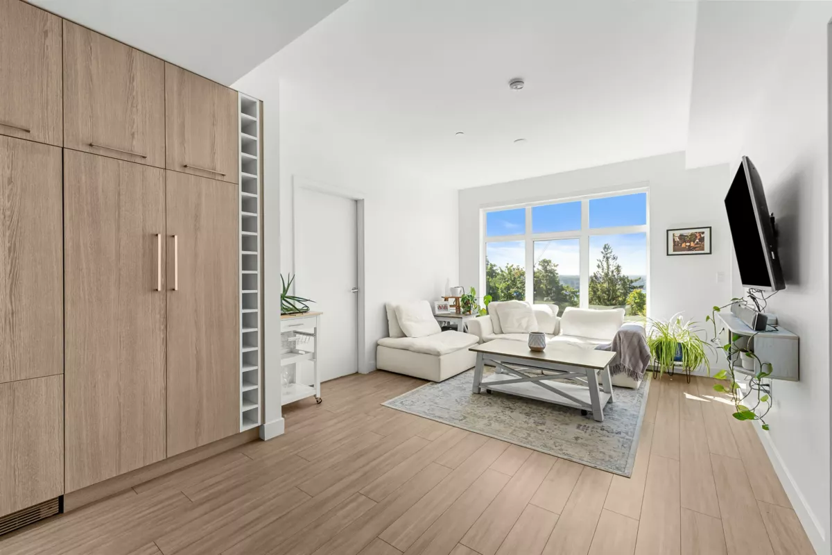 Kitchen Island Photo of 407 733 E 3rd Street, North Vancouver, BC