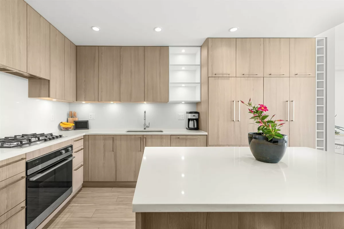 Living Room Photo of 407 733 E 3rd Street, North Vancouver, BC