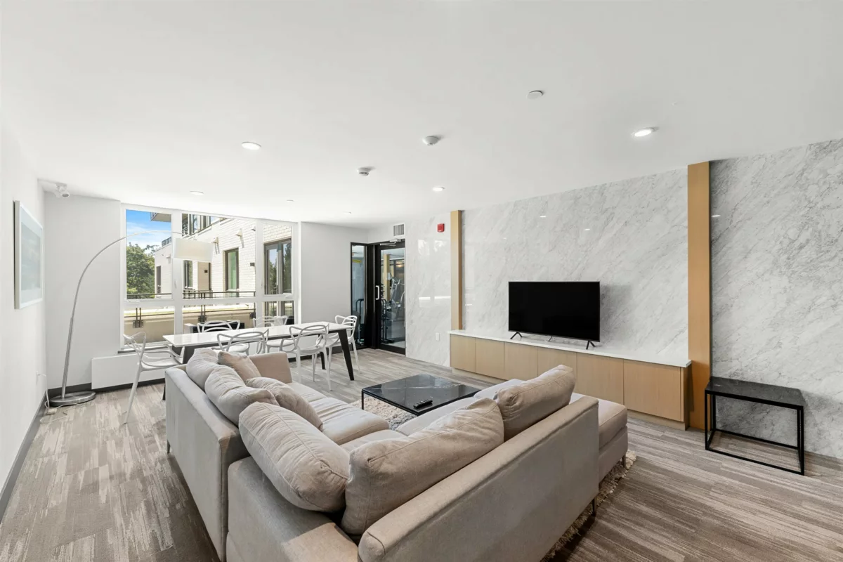 Outdoor Patio Photo of 407 733 E 3rd Street, North Vancouver, BC