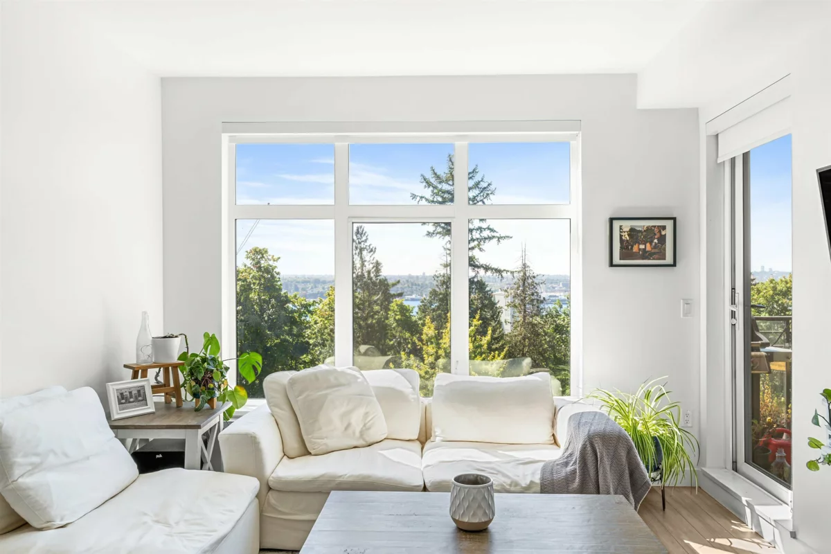 Primary Bathroom Photo of 407 733 E 3rd Street, North Vancouver, BC
