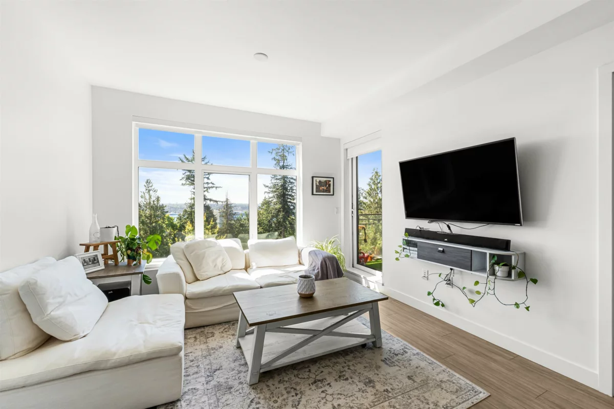 Primary Bedroom Photo of 407 733 E 3rd Street, North Vancouver, BC