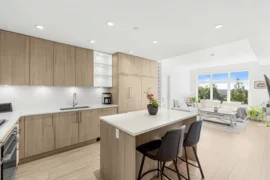 407 733 E 3rd Street, North Vancouver, BC