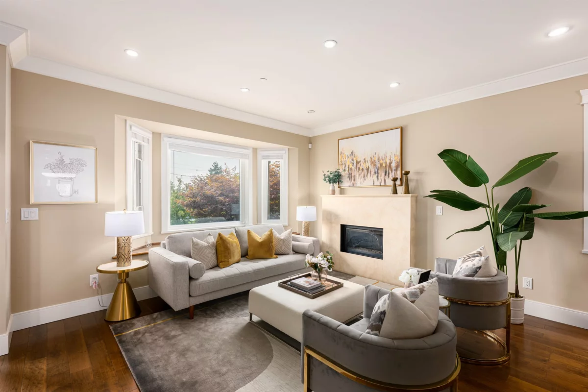 Dining Area Photo of 320 E Keith Road, North Vancouver, BC