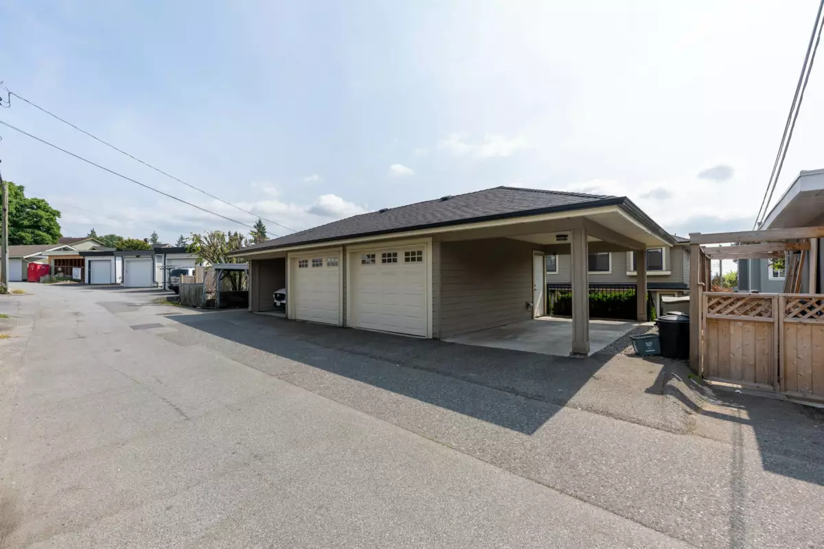 Front Yard Photo of 320 E Keith Road, North Vancouver, BC