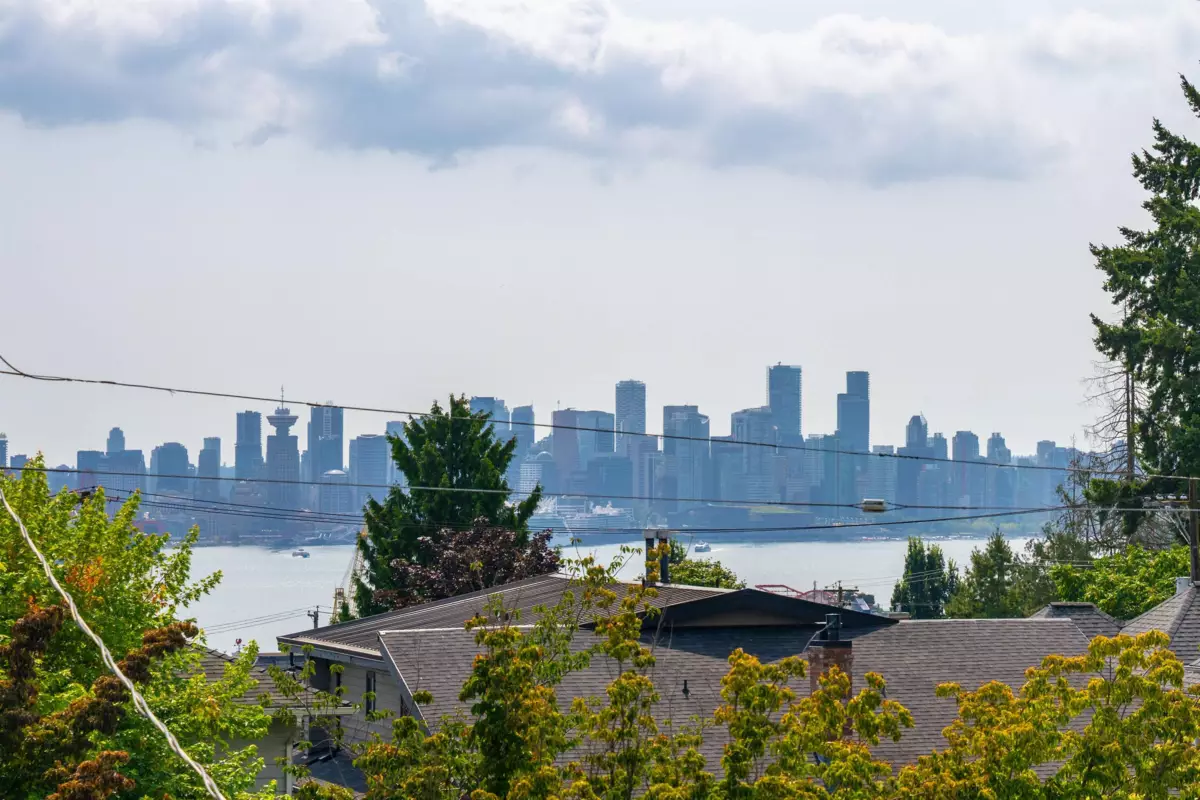Hallway Photo of 320 E Keith Road, North Vancouver, BC