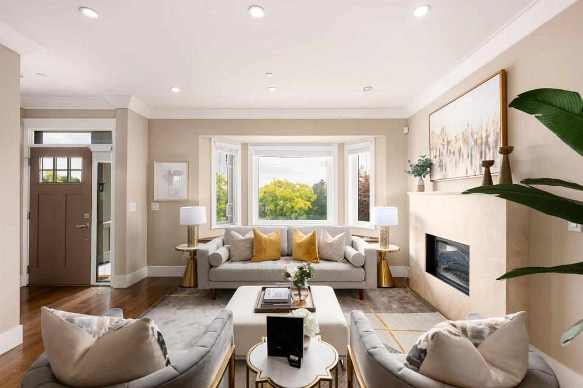 Kitchen Photo of 320 E Keith Road, North Vancouver, BC