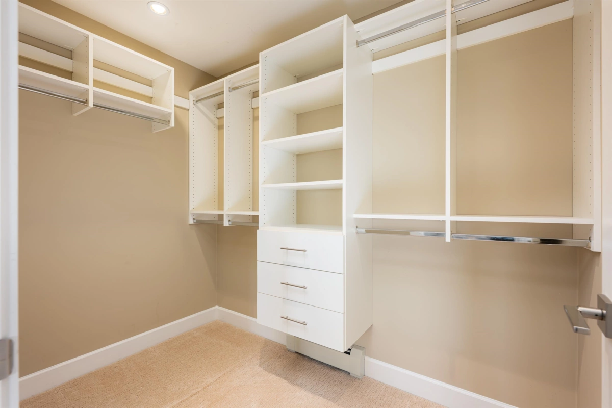 Laundry Room Photo of 320 E Keith Road, North Vancouver, BC