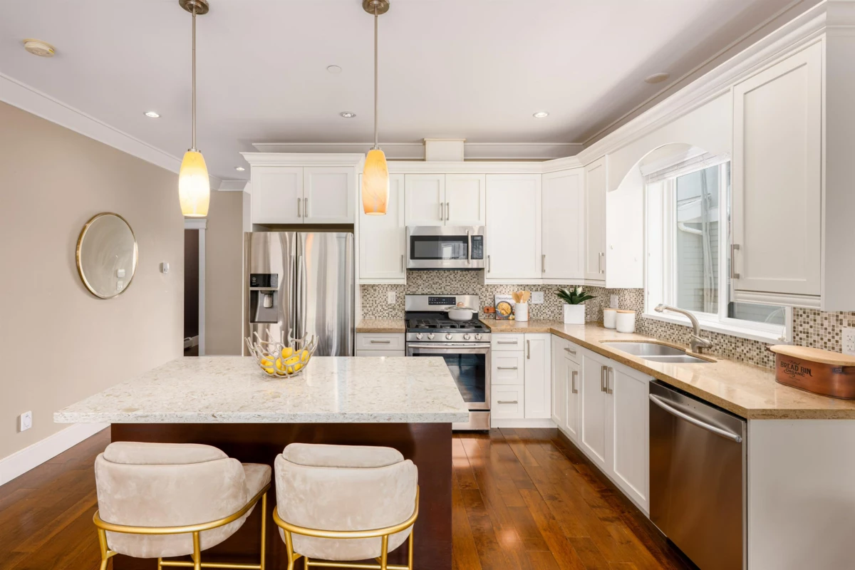 Walk-In Closet Photo of 320 E Keith Road, North Vancouver, BC