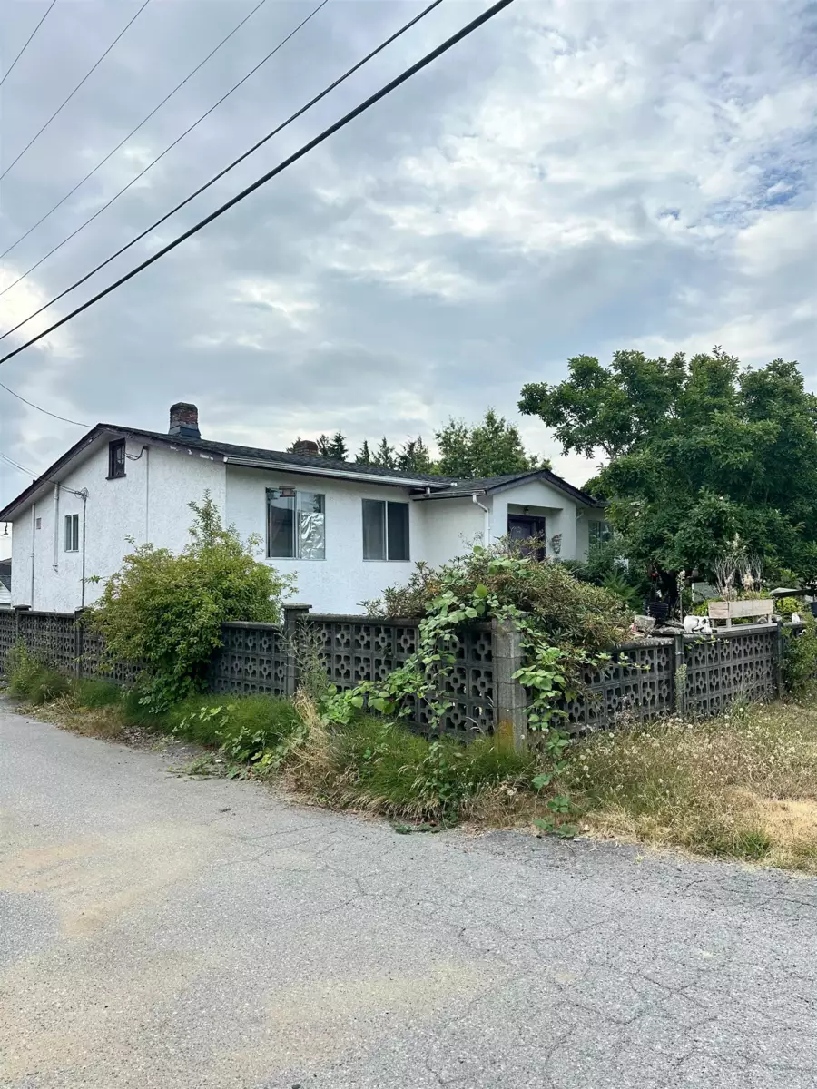 Living Room Photo of 7830 Yukon Street, Vancouver, BC