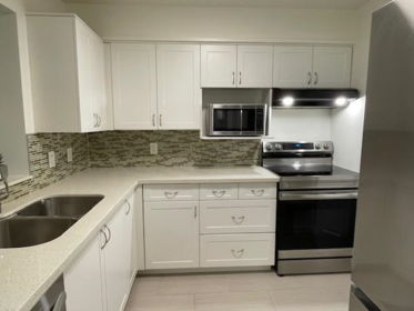 212 6820 Rumble Street, Burnaby, BC, Burnaby — Apartment/Condo for sale
