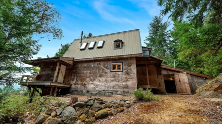 Outdoor Kitchen Photo of 476 Marine Drive, Mayne Island, BC