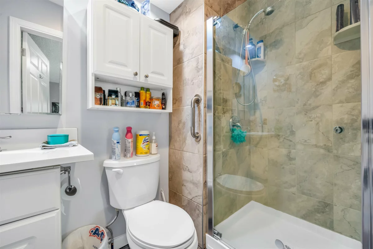 Primary Bathroom Photo of 11 5365 205 Street, Langley, BC