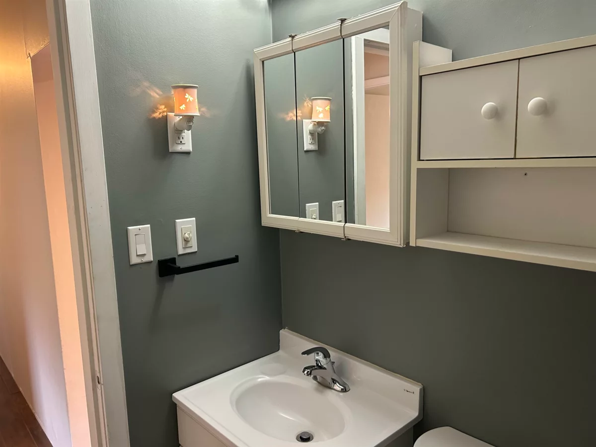 Breakfast Nook Photo of 567 Thacker Avenue, Hope, BC