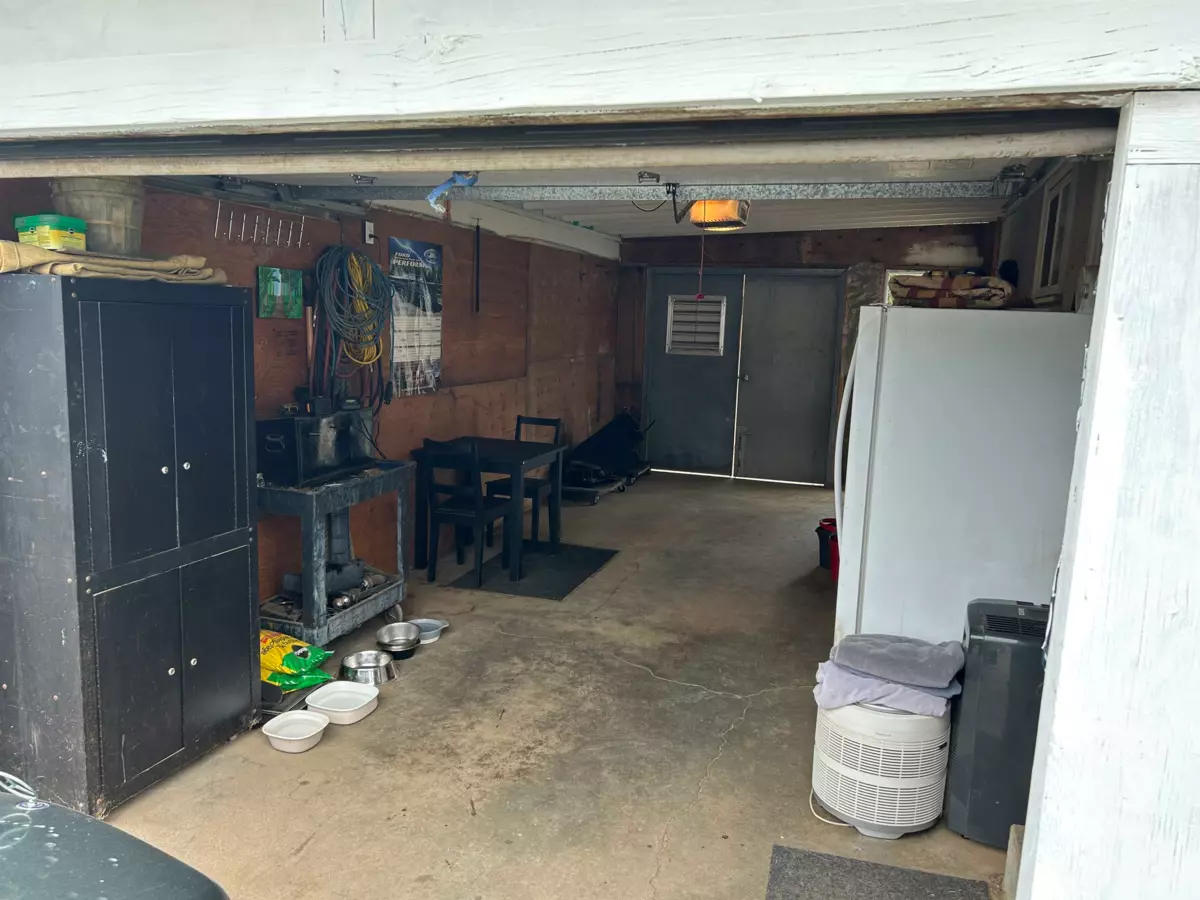 Entry Foyer Photo of 567 Thacker Avenue, Hope, BC