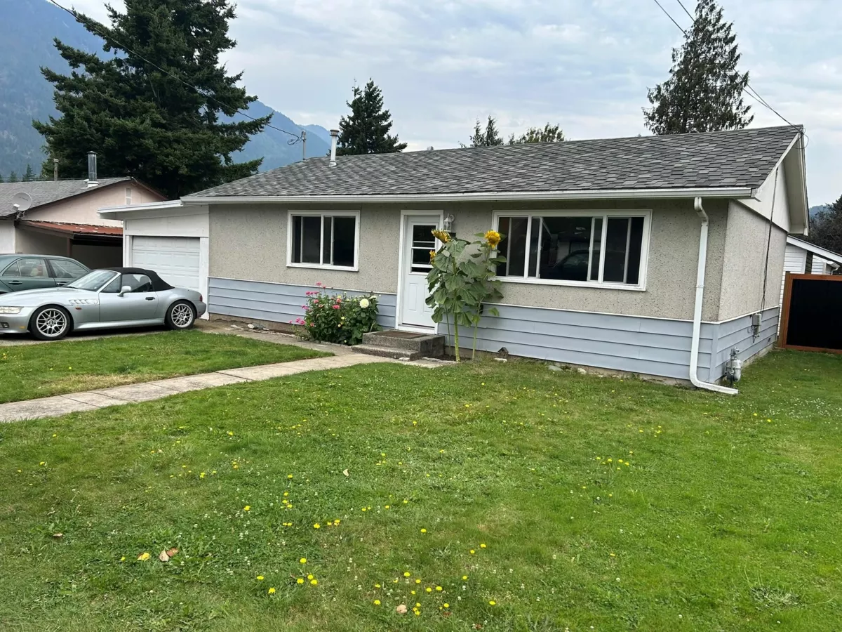 Exterior Front Photo of 567 Thacker Avenue, Hope, BC