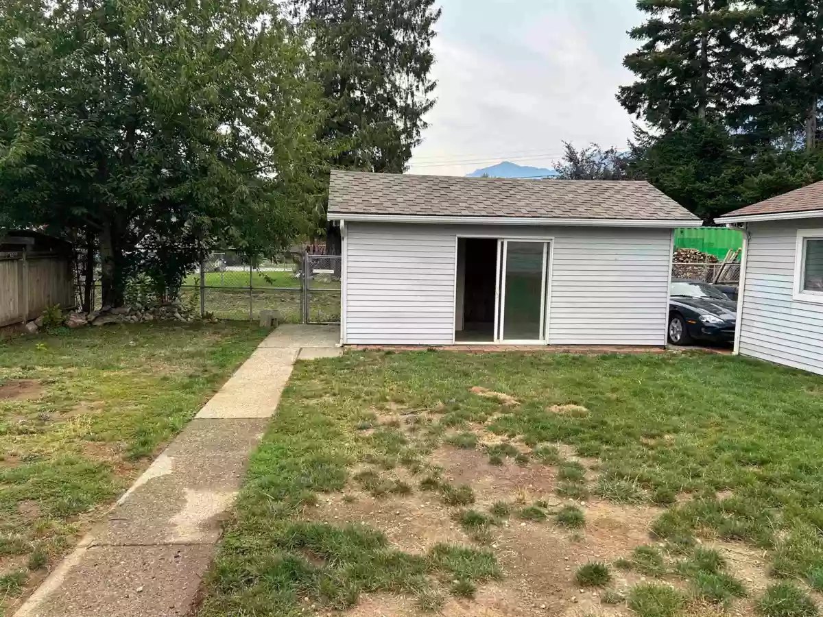 Garage Interior Photo of 567 Thacker Avenue, Hope, BC