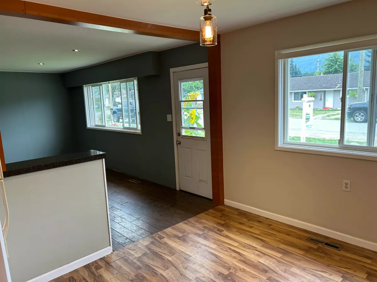 Kitchen Photo of 567 Thacker Avenue, Hope, BC