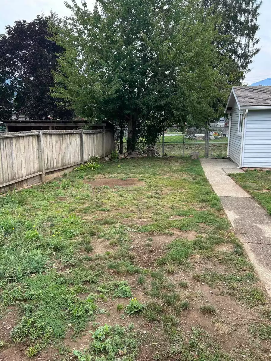 Outdoor Kitchen Photo of 567 Thacker Avenue, Hope, BC