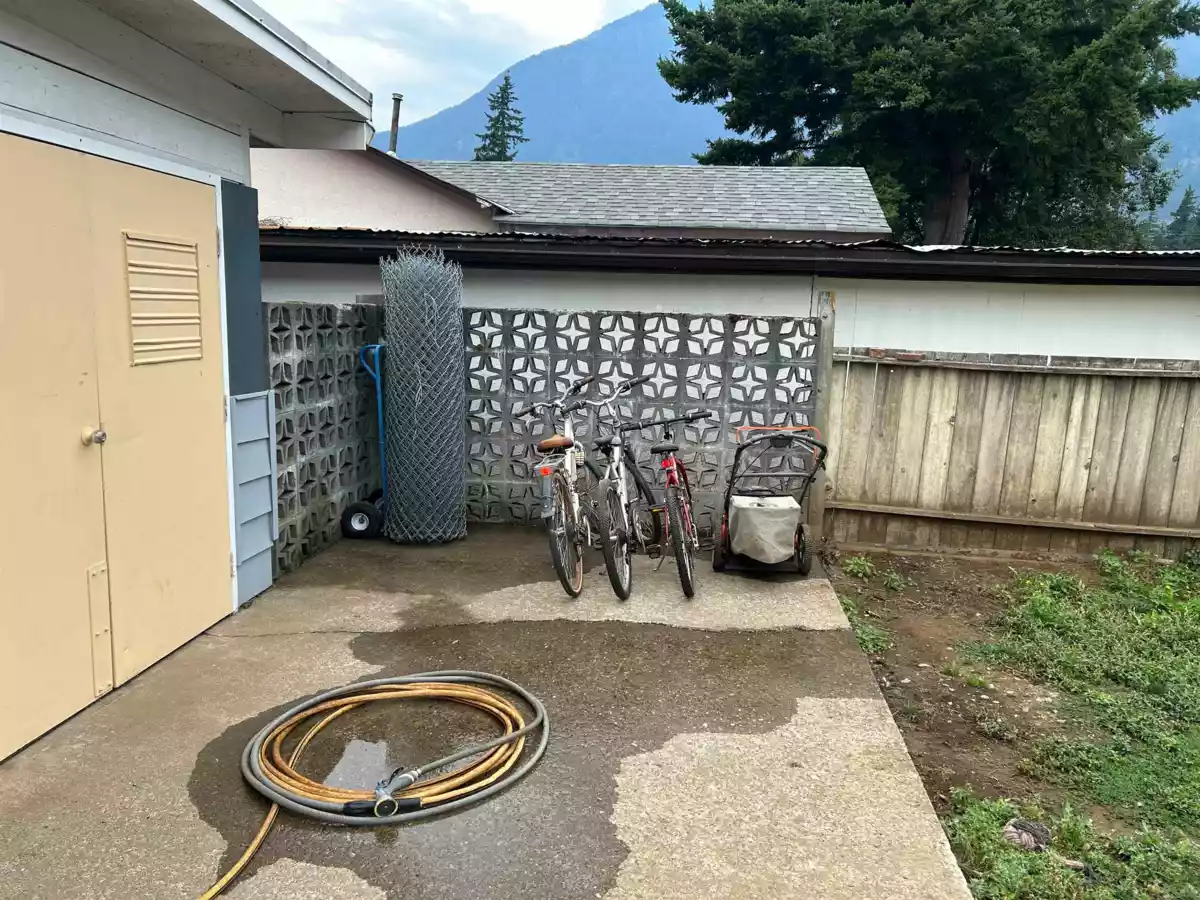 Staircase Photo of 567 Thacker Avenue, Hope, BC