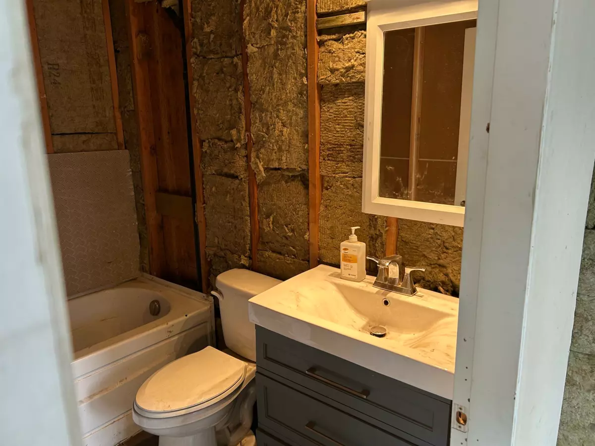 Swimming Pool Photo of 567 Thacker Avenue, Hope, BC