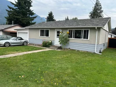567 Thacker Avenue, Hope, BC, Hope — Single Family Residence for sale