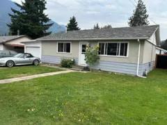 567 Thacker Avenue, Hope, BC