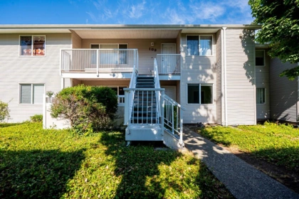 104 13915 72 Avenue, Surrey, BC, Surrey — Townhouse for sale