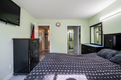 Entry Foyer Photo of 104 13915 72 Avenue, Surrey, BC