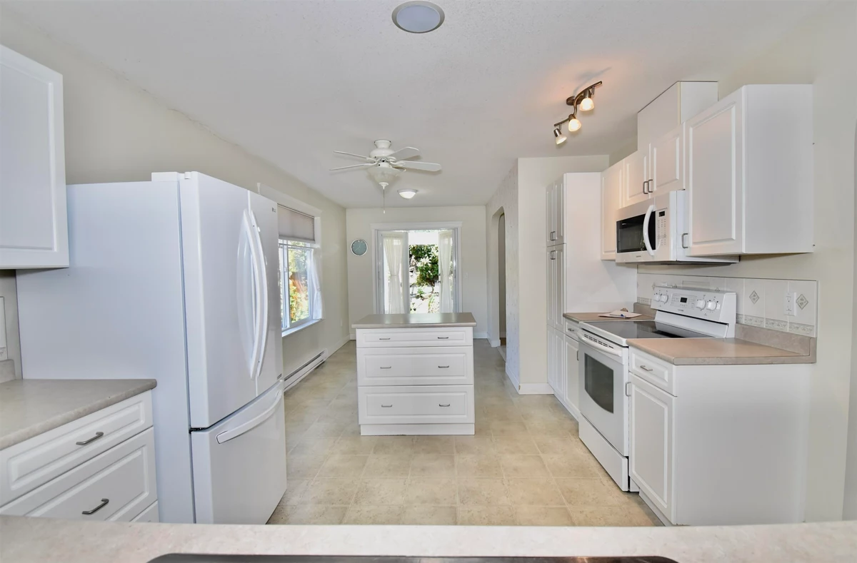 Breakfast Nook Photo of 6346 Williams Place, Sechelt, BC
