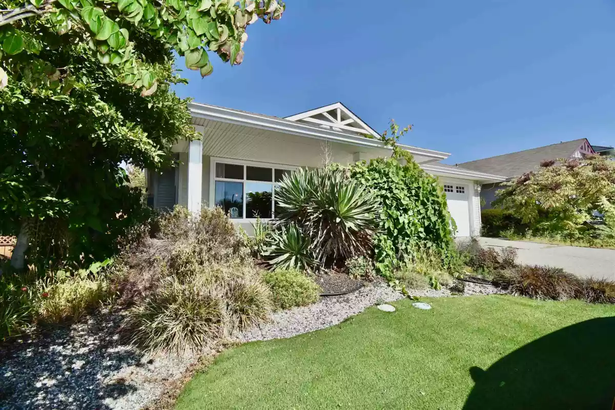 Living Room Photo of 6346 Williams Place, Sechelt, BC